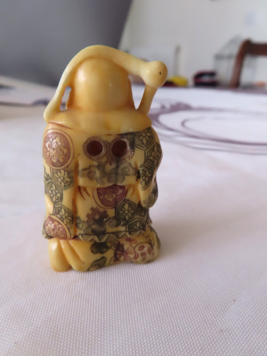 Netsuke en ivoire marin. Hotei souriant. Japon époque Taisho (1912-1928 )-photo-3