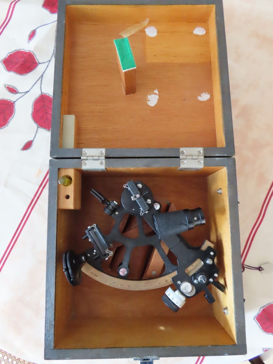 Sextant contemporain dans sa boîte d'origine.