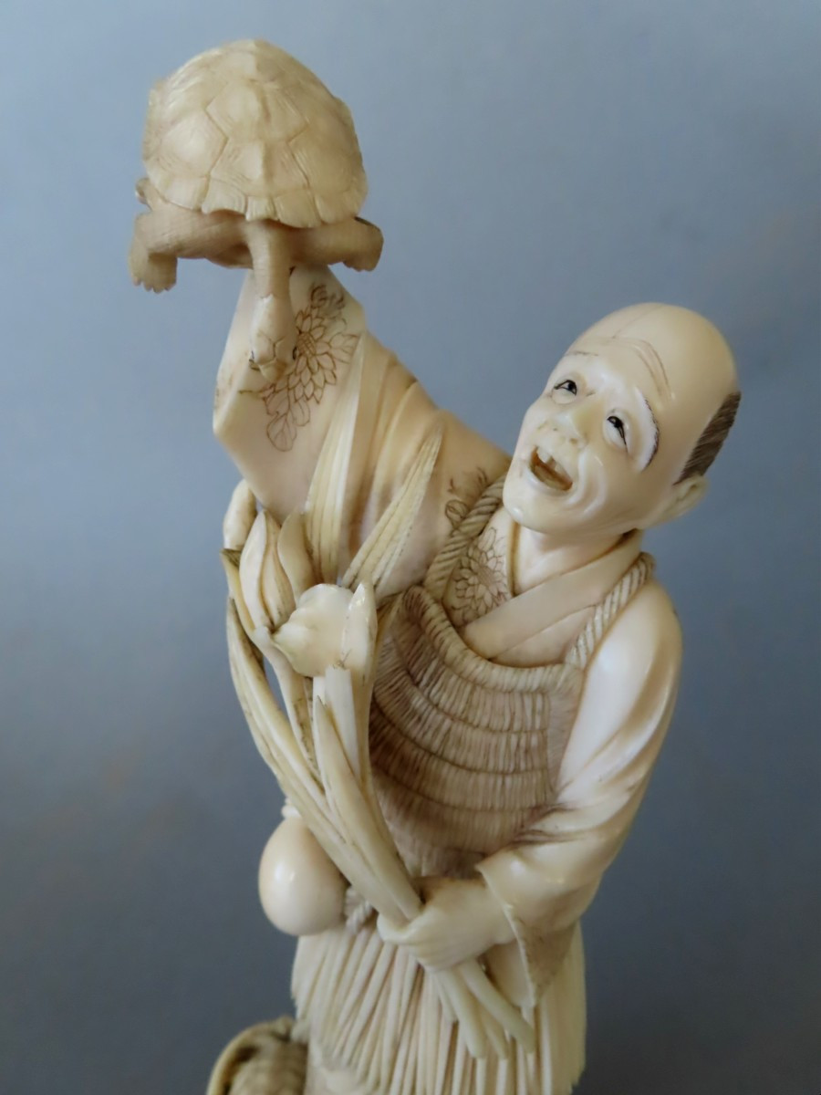 Okimono en ivoire. Le paysan aux minogames. Signé Hongyo. Japon époque Meiji (1868-1912 )-photo-4