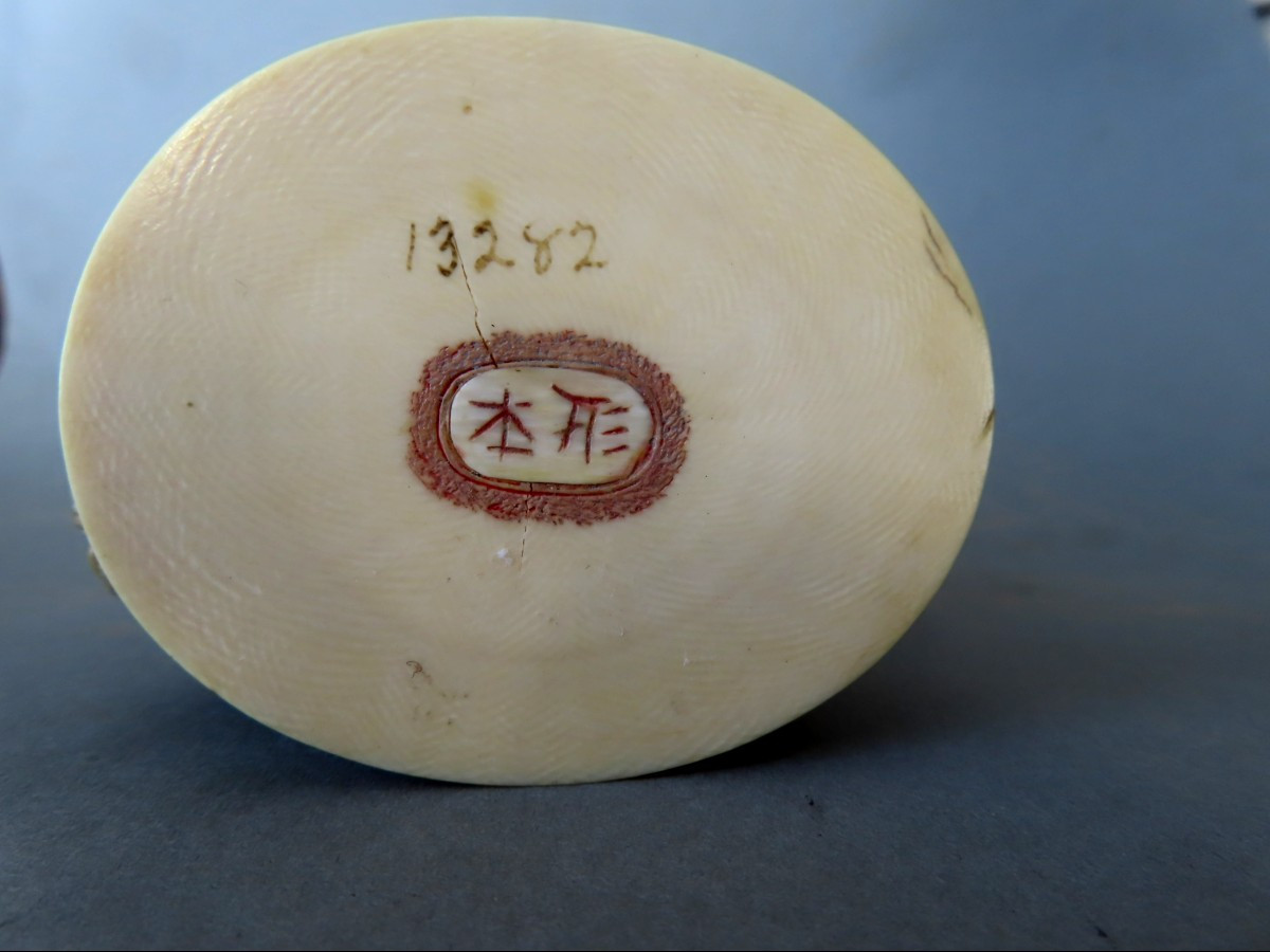 Okimono en ivoire. Le paysan aux minogames. Signé Hongyo. Japon époque Meiji (1868-1912 )-photo-6