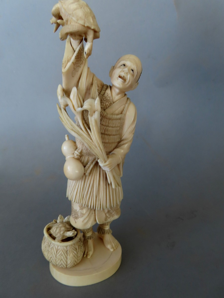 Okimono en ivoire. Le paysan aux minogames. Signé Hongyo. Japon époque Meiji (1868-1912 )-photo-7