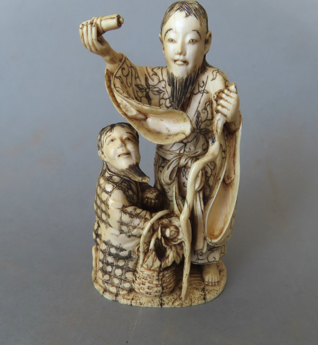 Okimono aux Lettrés. Japon époque Meiji (1868-1912 )