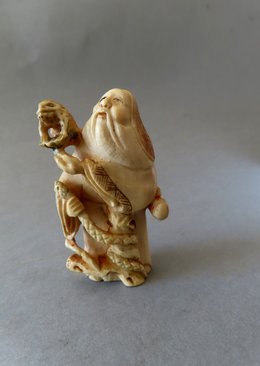 Ivory Netsuke. The Frog And The Snake. Japan Taisho Period (1912-1928 )