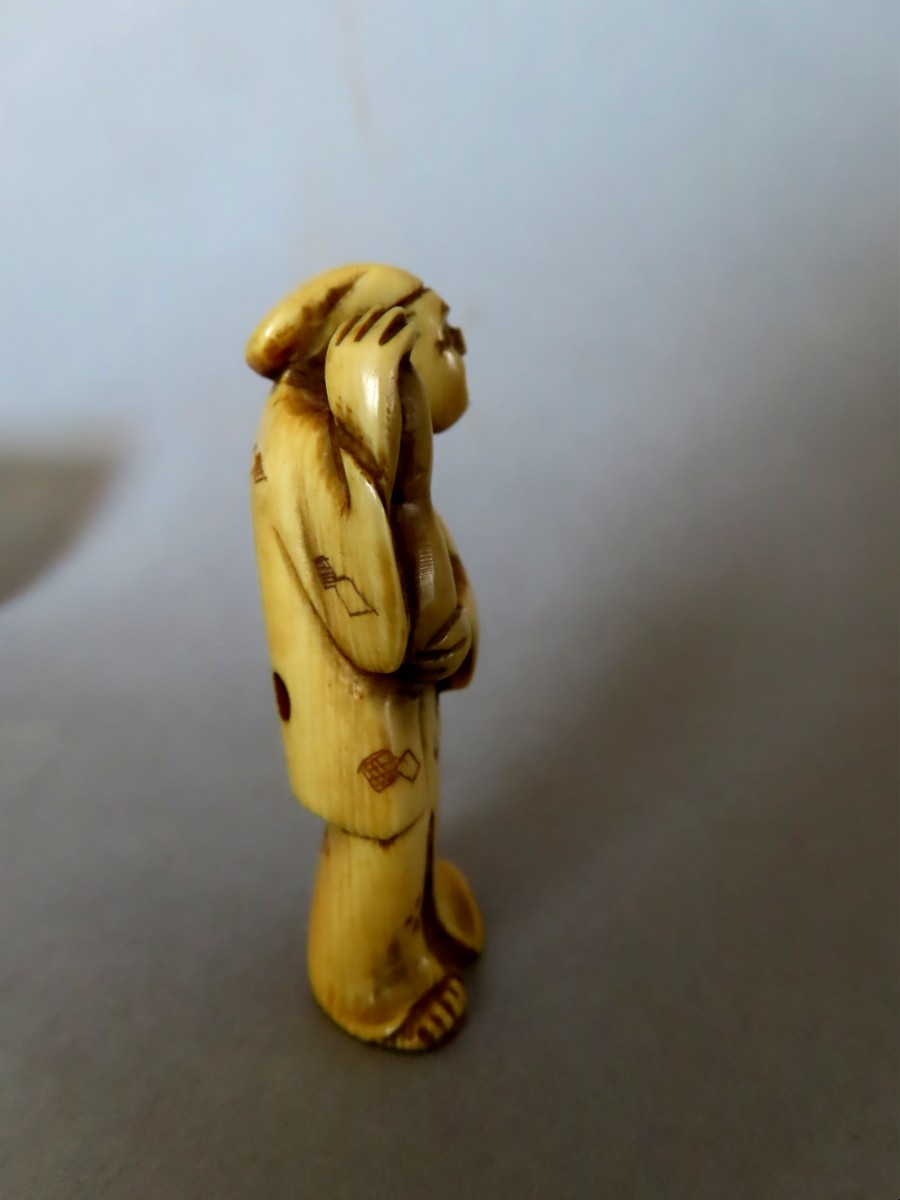 Netsuke en ivoire. Homme à la courge. Japon époque Taisho (1912-1928 )-photo-4