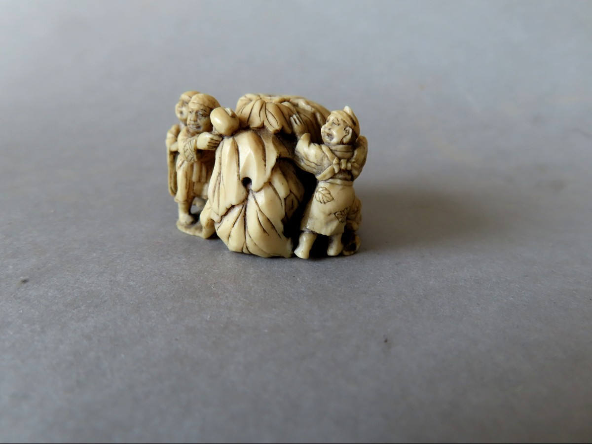 Ivory Netsuke. Little Men In Khaki. Japan Meiji Period (1868-1912 )-photo-2