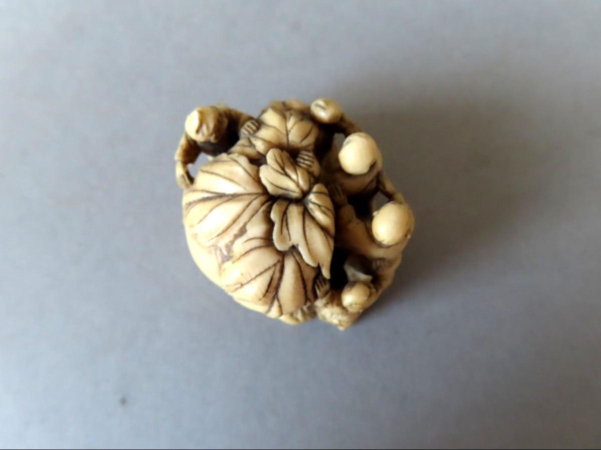 Ivory Netsuke. Little Men In Khaki. Japan Meiji Period (1868-1912 )-photo-2