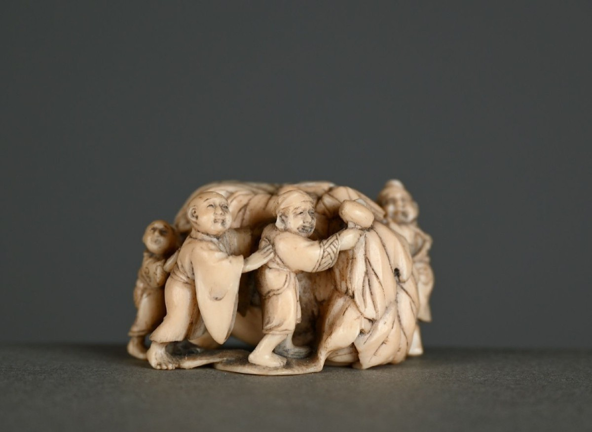 Ivory Netsuke. Little Men In Khaki. Japan Meiji Period (1868-1912 )-photo-5