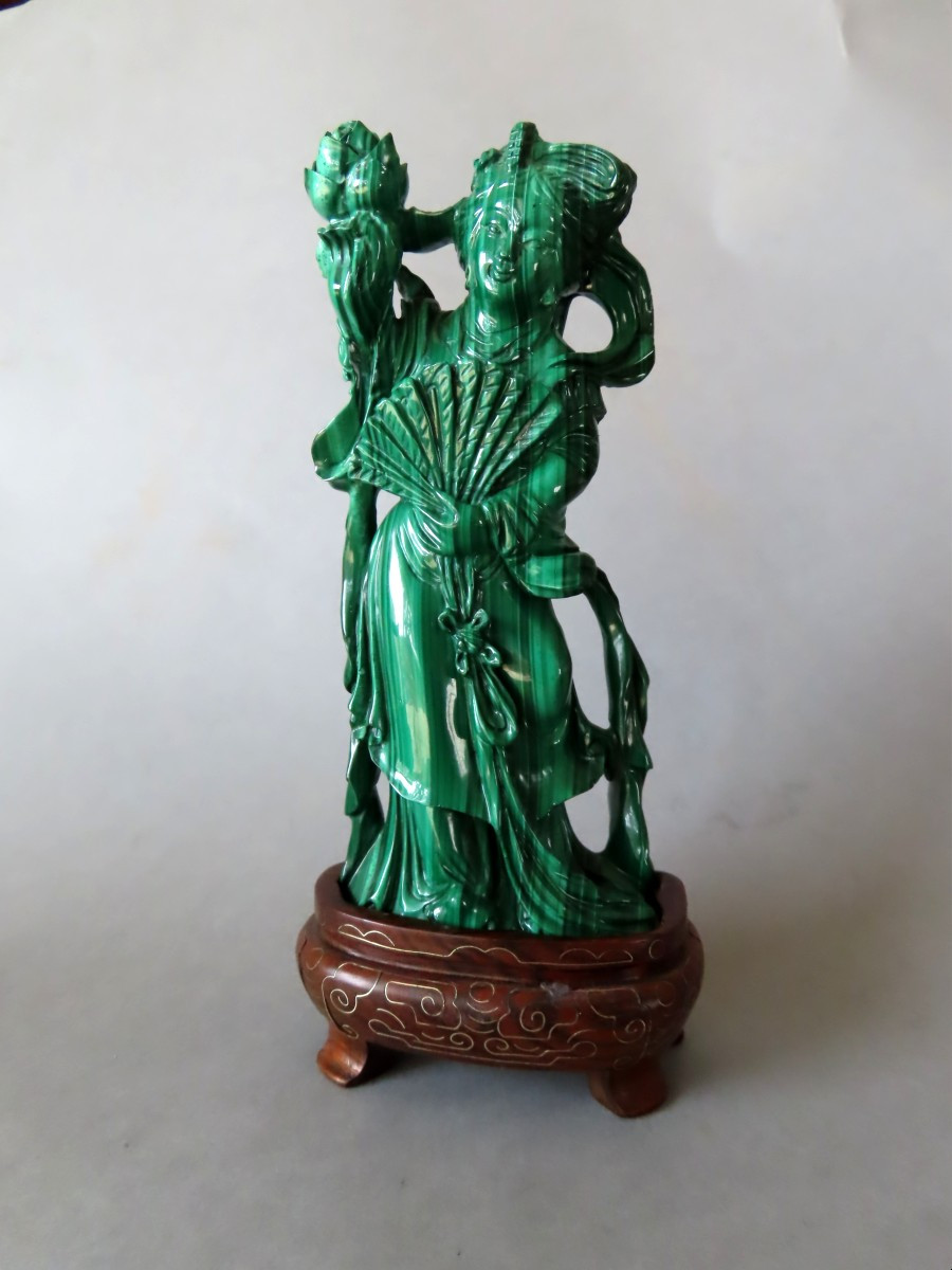 Gwan-Yin à l'éventail. Malachite. Chine 1920-30.