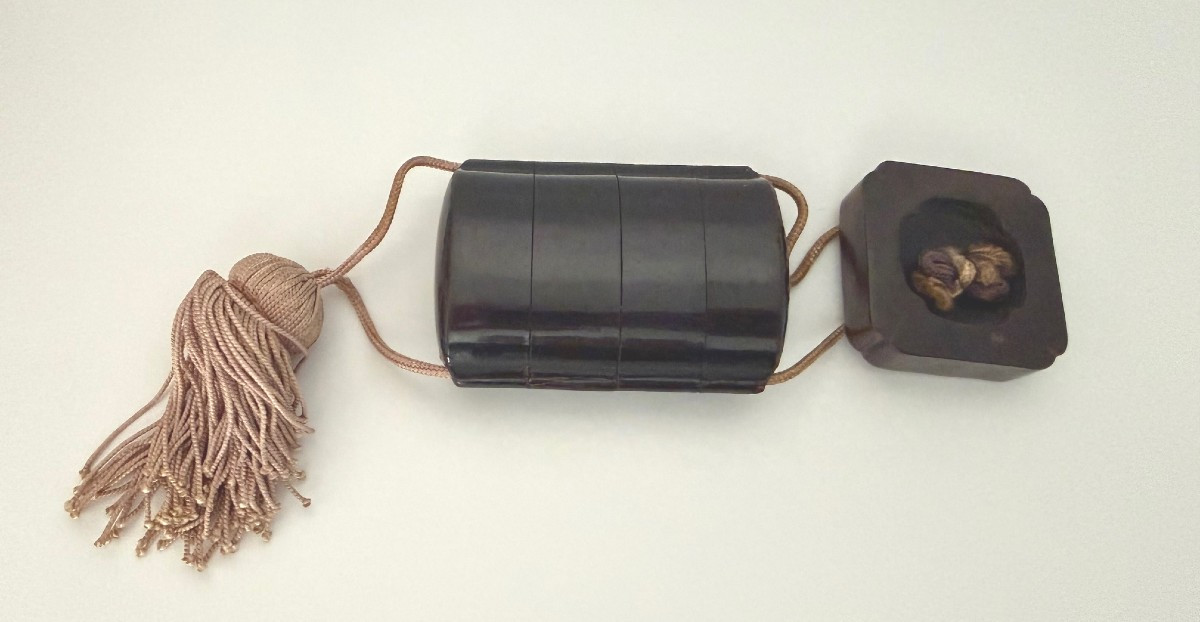 Inro And Netsuke. Japan Edo Period 1662-1868 )-photo-2