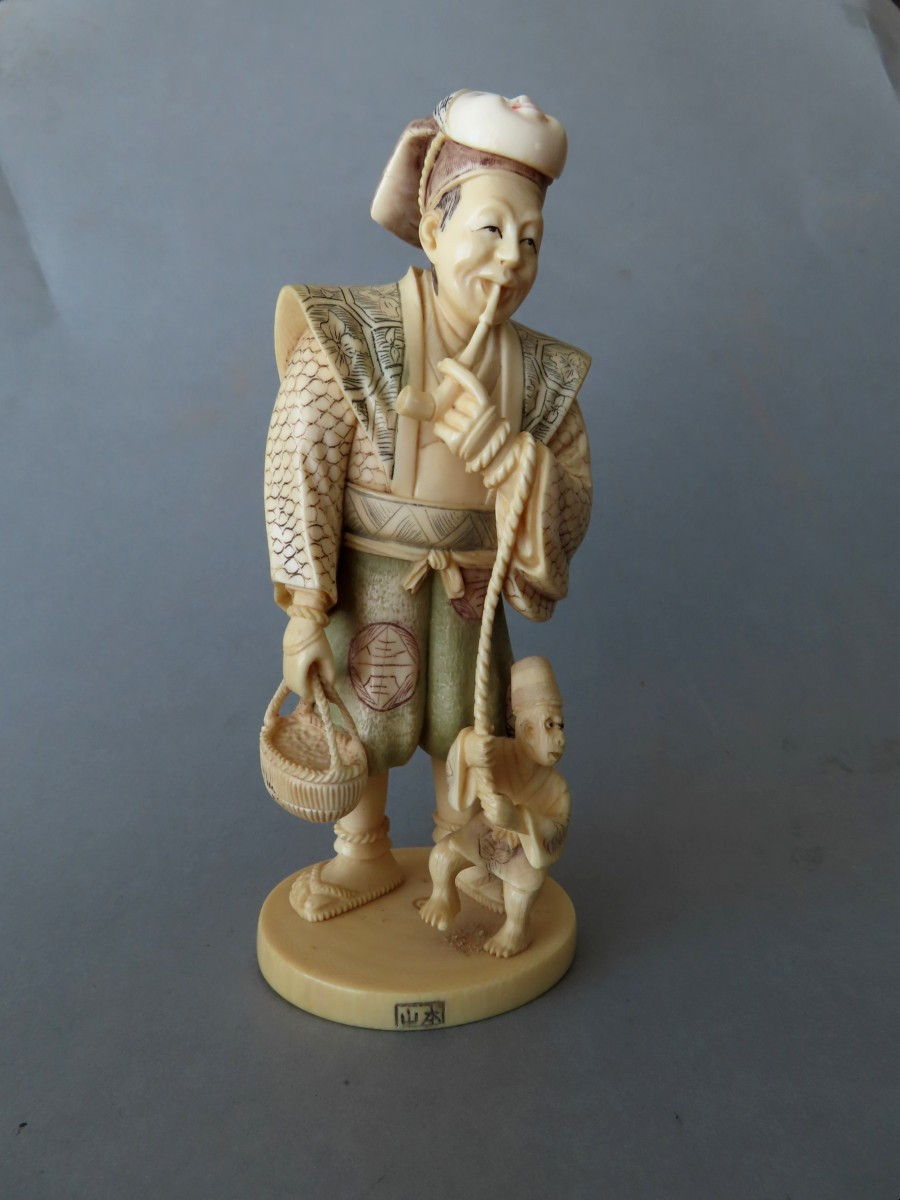 Ivory Okimono. Samurawashi And His Monkey. Japan Taisho Period (1912-1928 )