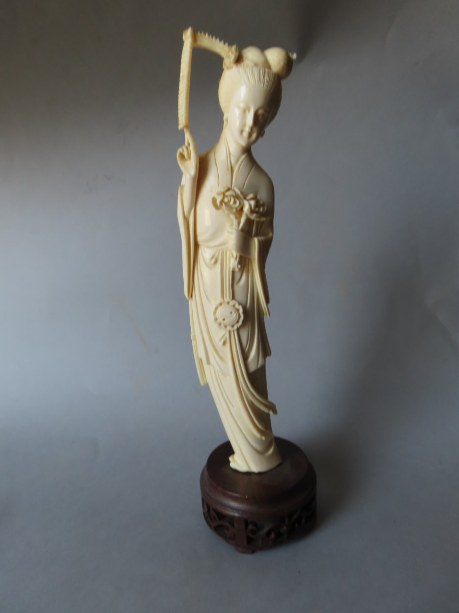 Ivory Okimono. Elegant. China, 1930s–1940s