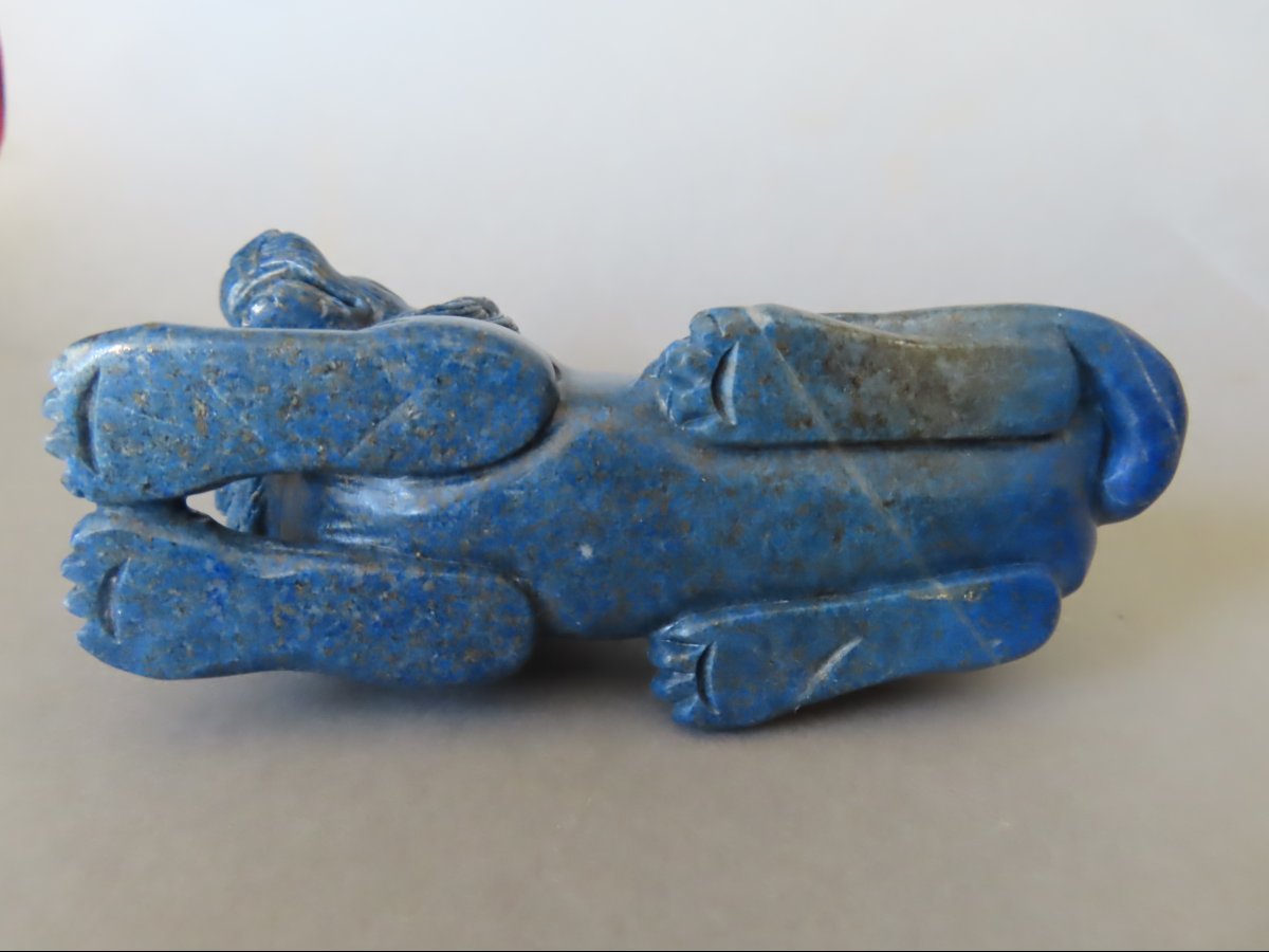 Lion couché en lapis lazuli.-photo-4