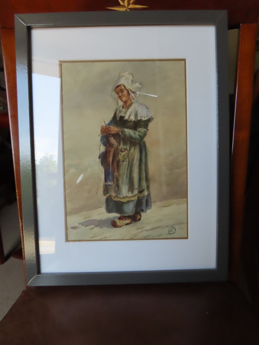Fermière bretonne tricotant. Aquarelle monogramme MM.-photo-3