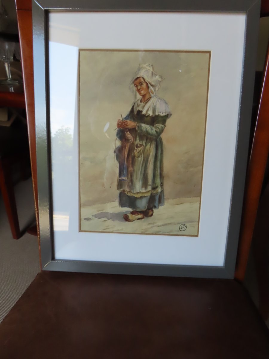 Fermière bretonne tricotant. Aquarelle monogramme MM.
