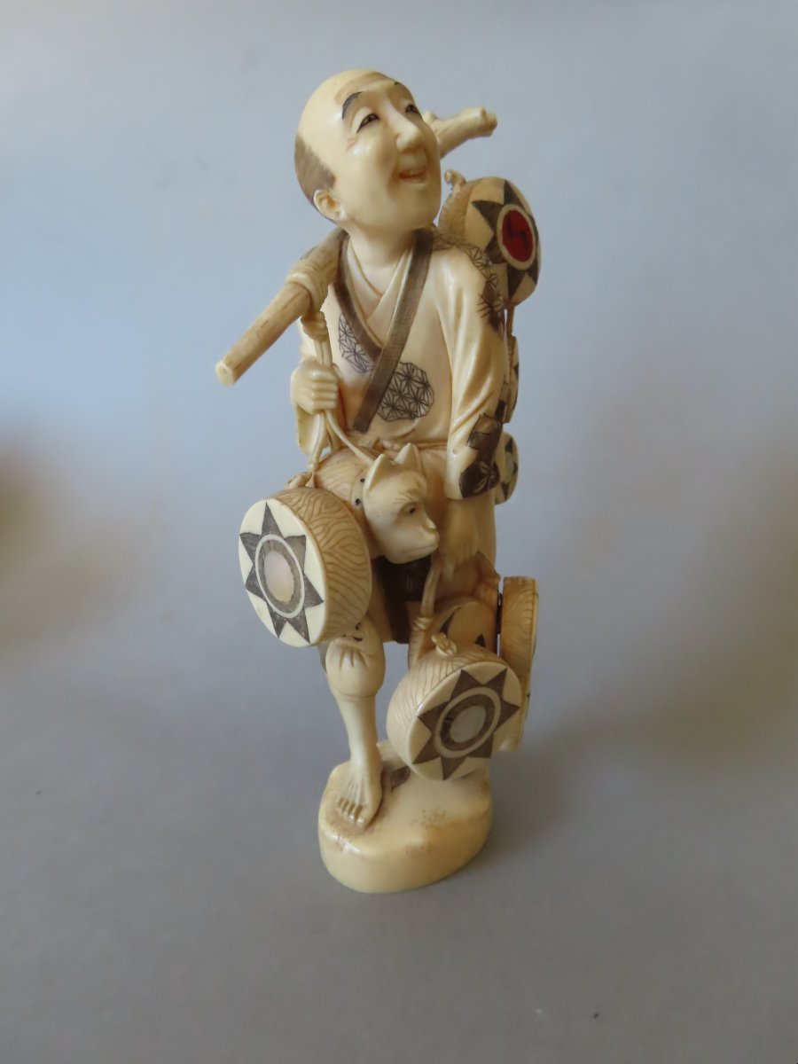 Ivory Okimono. The Peddler. Signed 利正 Toshimasa. Meiji Period, Japan (1868–1912)-photo-2