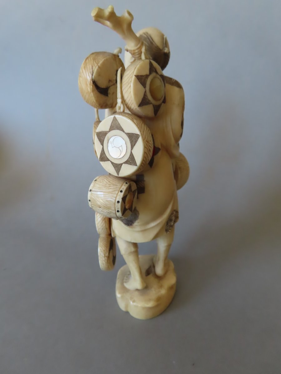 Ivory Okimono. The Peddler. Signed 利正 Toshimasa. Meiji Period, Japan (1868–1912)-photo-4