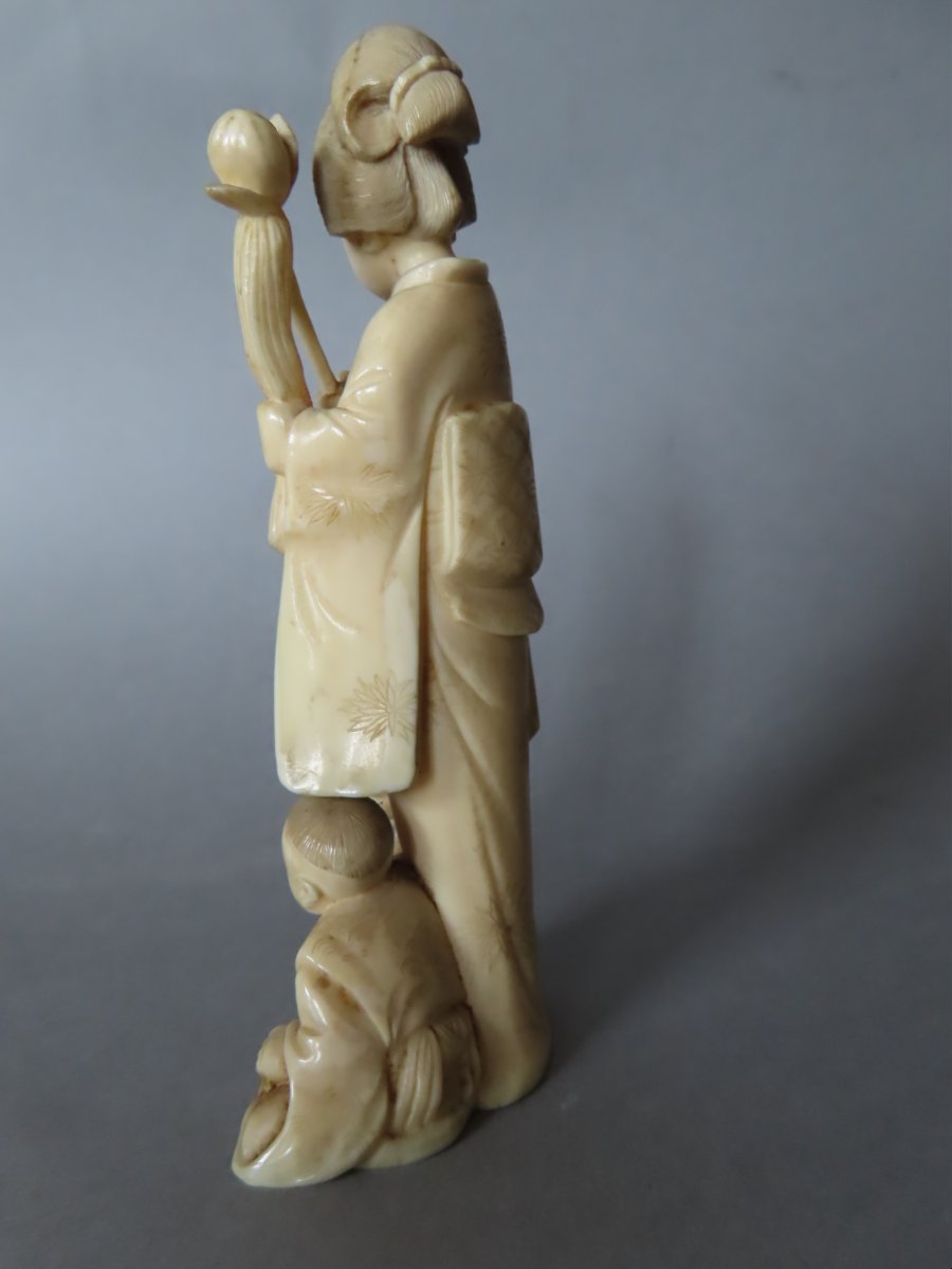 Ivory Okimono... Woman With A Lotus Flower. Meiji Period, Japan (1868–1912)-photo-3