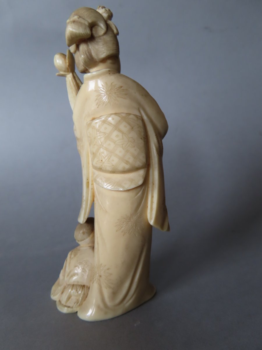 Ivory Okimono... Woman With A Lotus Flower. Meiji Period, Japan (1868–1912)-photo-4