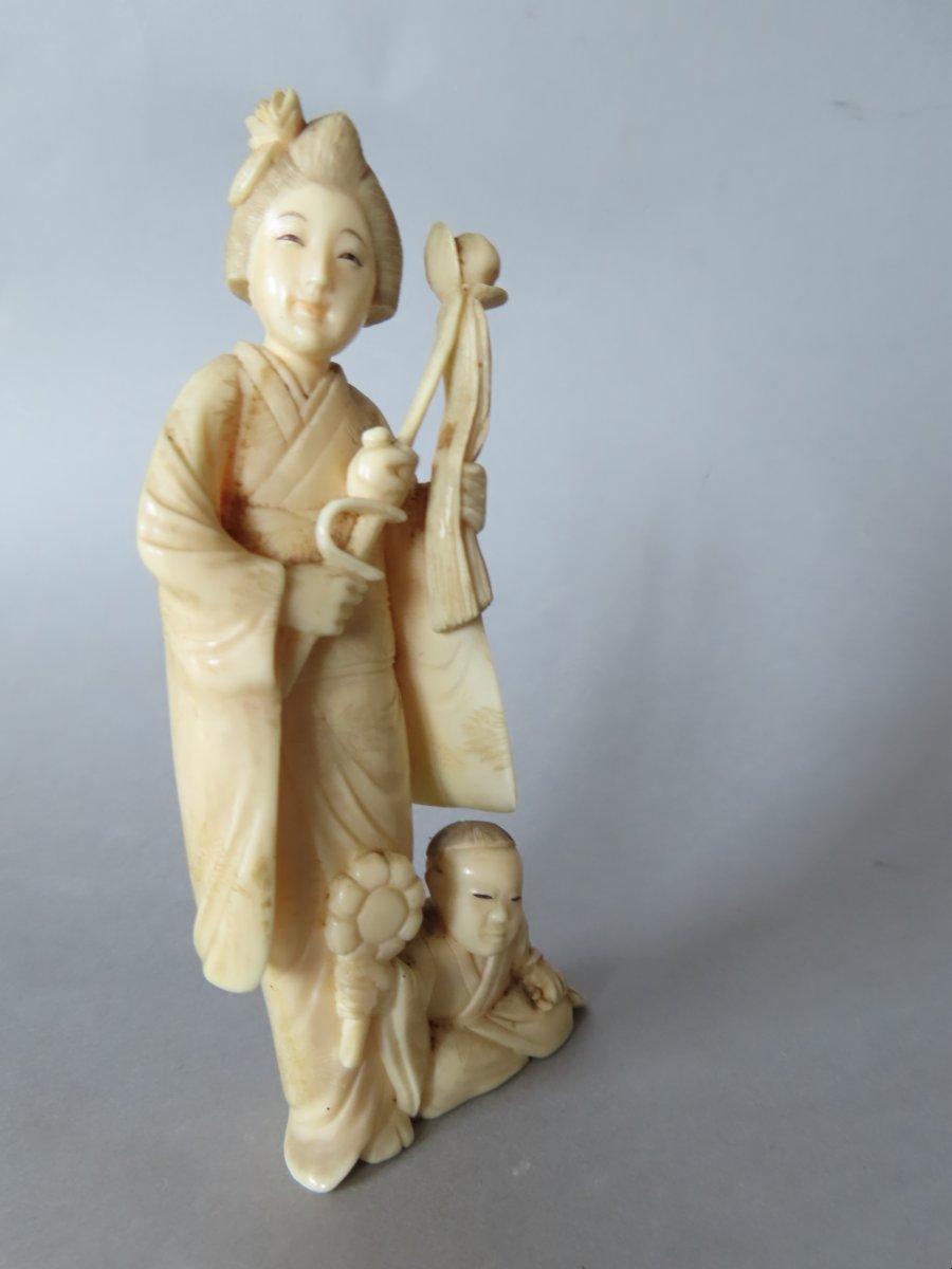Ivory Okimono... Woman With A Lotus Flower. Meiji Period, Japan (1868–1912)-photo-2