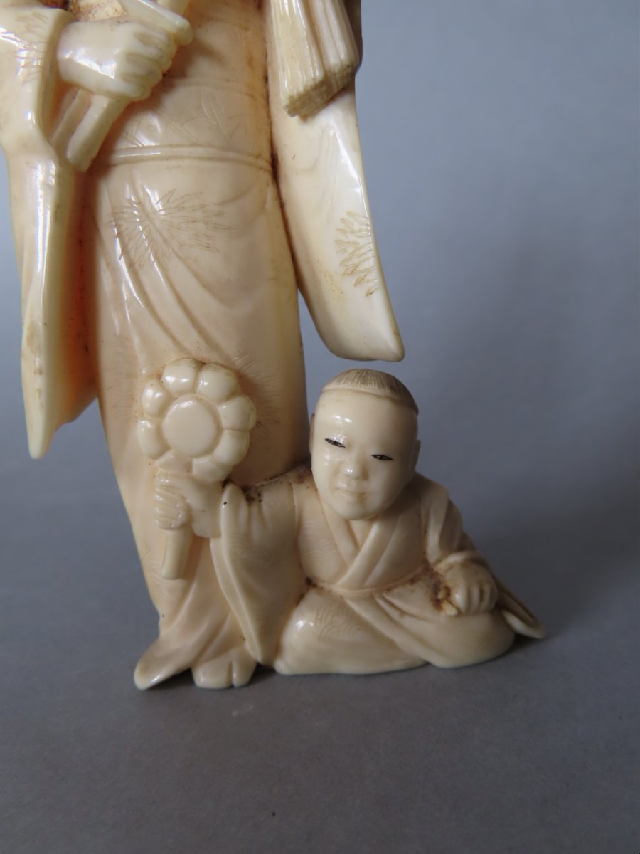 Ivory Okimono... Woman With A Lotus Flower. Meiji Period, Japan (1868–1912)-photo-4