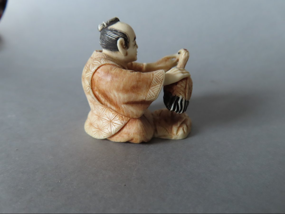 Netsuke Made Of Marine Ivory. A Crane Having Lunch. Japan, Taisho Period (1912–1928)-photo-1