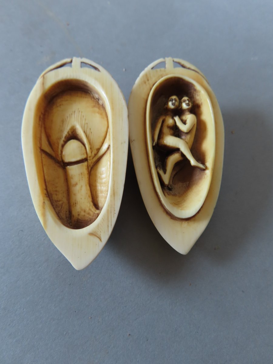 Erotic Ivory Netsuke. The Forbidden Fruit. Curiosa.  Japan, Taisho Period (1912–1928)-photo-1