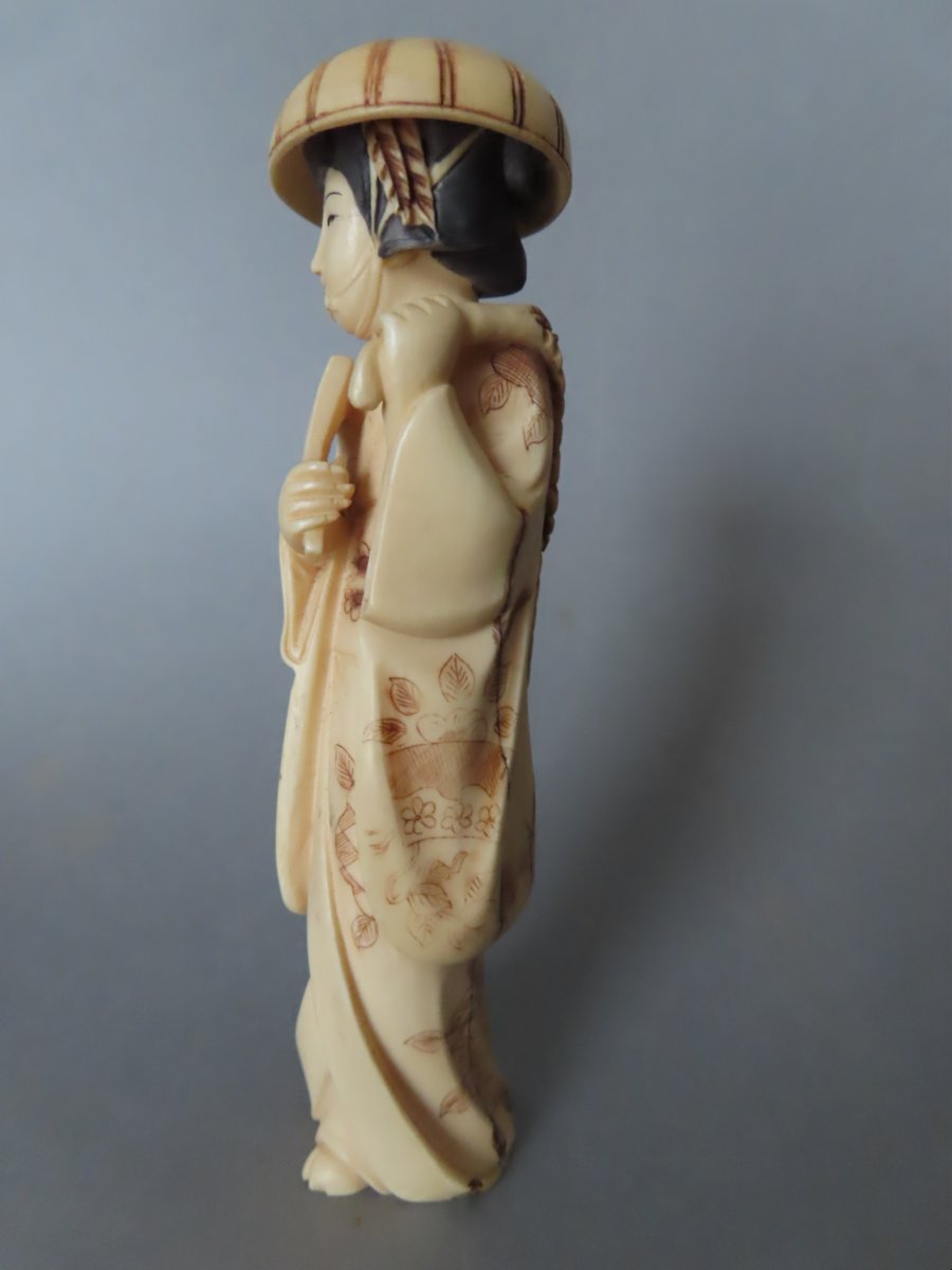 Ivory Okimono. Young Woman With A Plectrum. Meiji Period, Japan (1868–1912)-photo-2