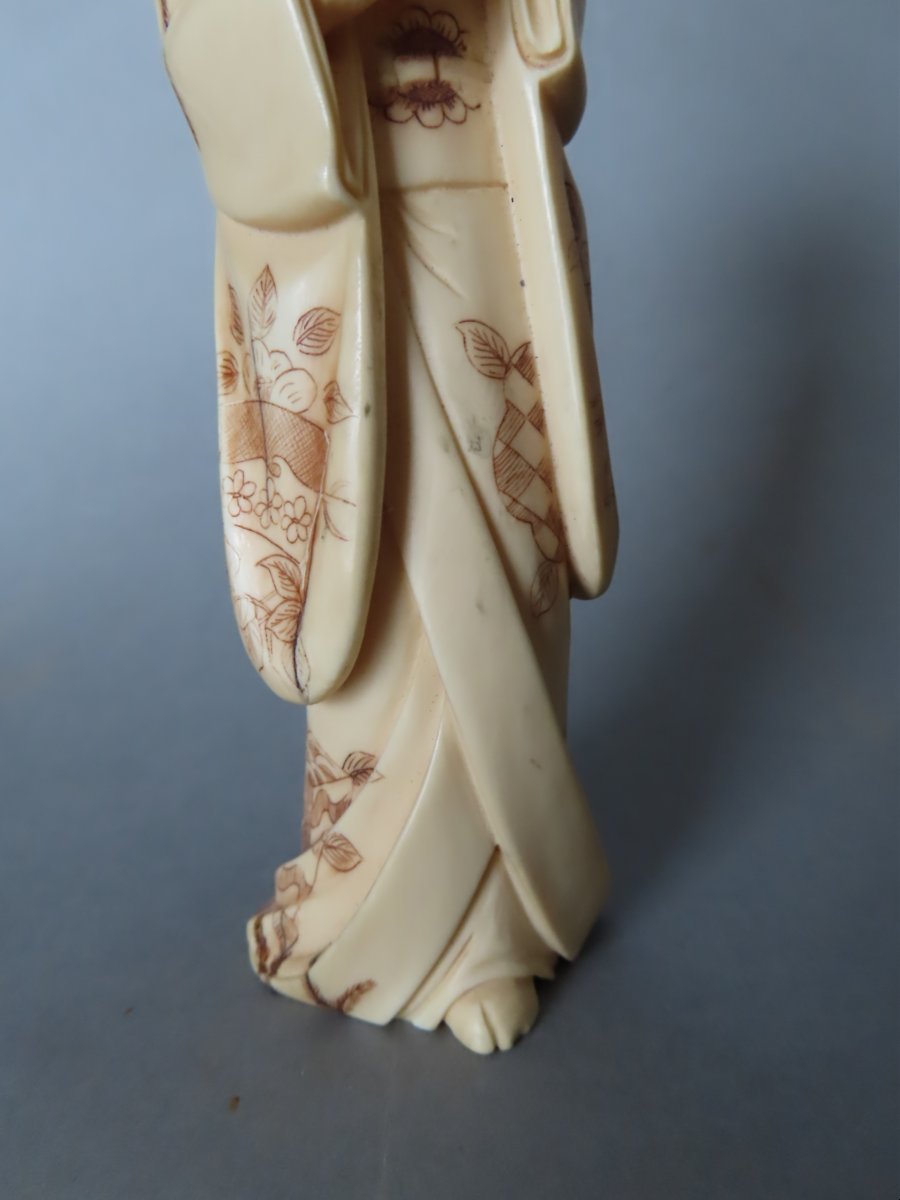 Ivory Okimono. Young Woman With A Plectrum. Meiji Period, Japan (1868–1912)-photo-2
