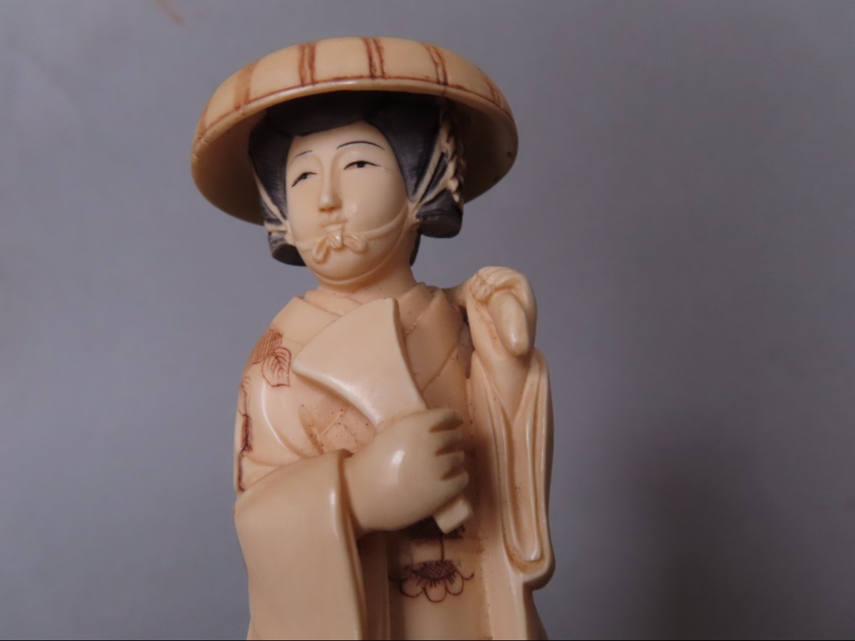 Ivory Okimono. Young Woman With A Plectrum. Meiji Period, Japan (1868–1912)-photo-3
