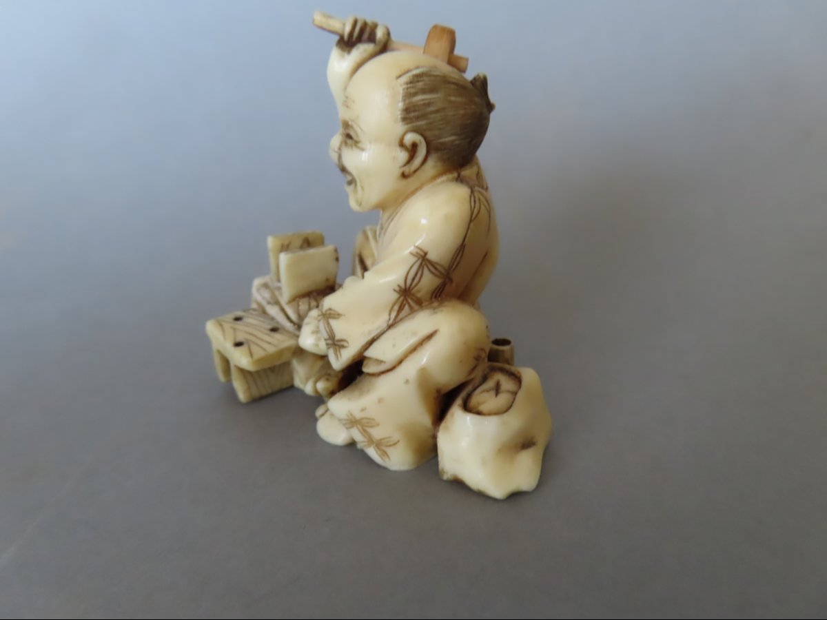 Okimono Made Of Marine Ivory. The Clumsy Craftsman. Meiji Period, Japan (1868–1912)-photo-2
