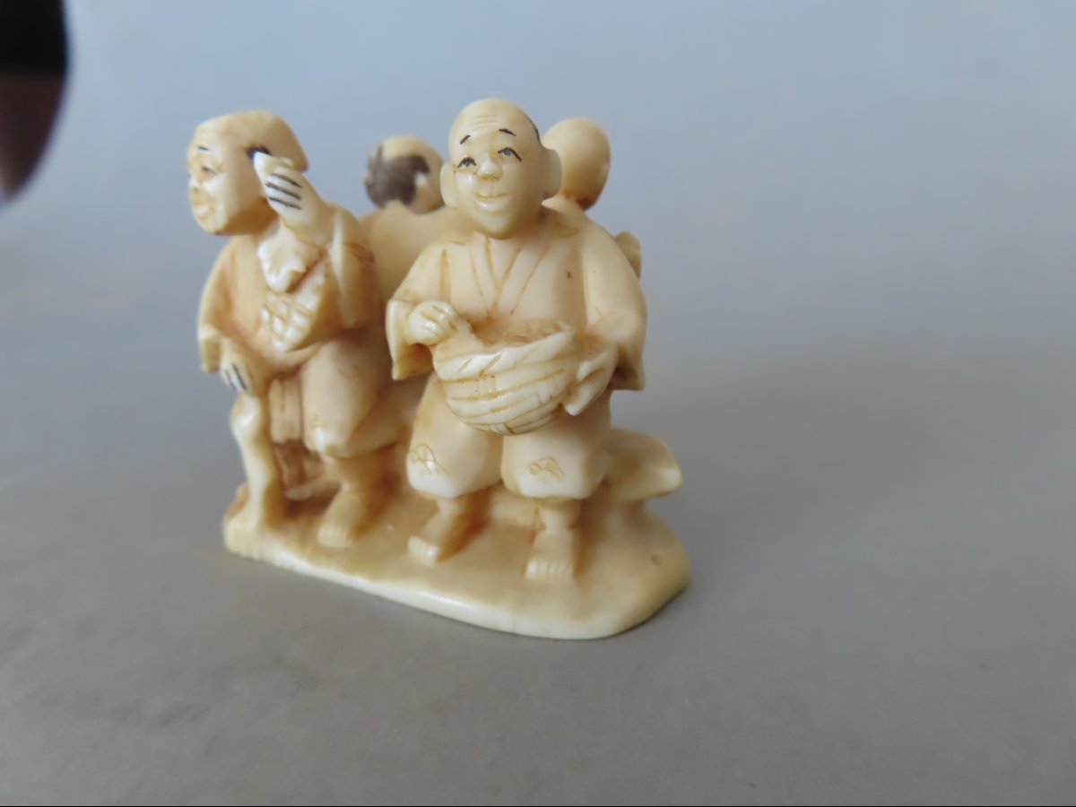 Ivory Netsuke. Street Scene, Vendors. Meiji Period, Japan (1868–1912)-photo-4