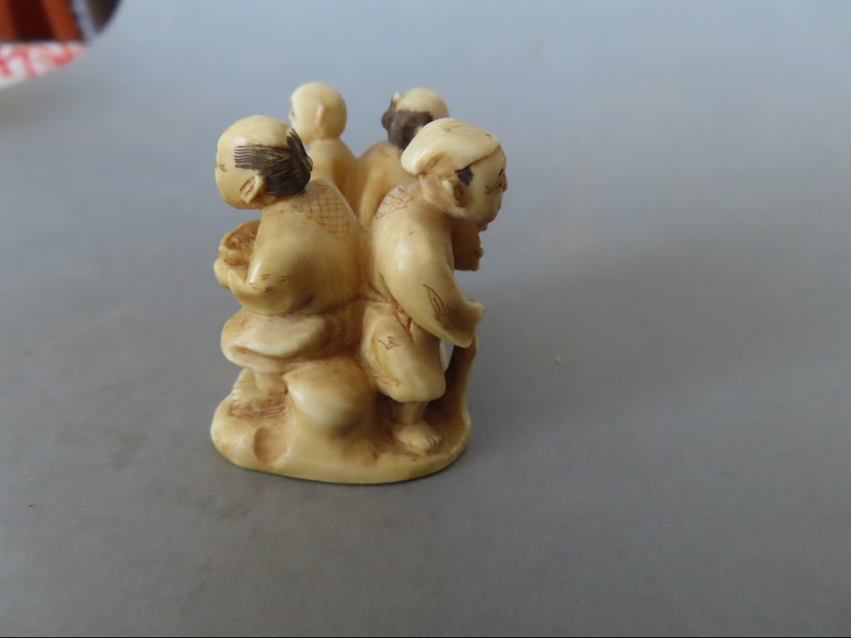 Ivory Netsuke. Street Scene, Vendors. Meiji Period, Japan (1868–1912)-photo-1