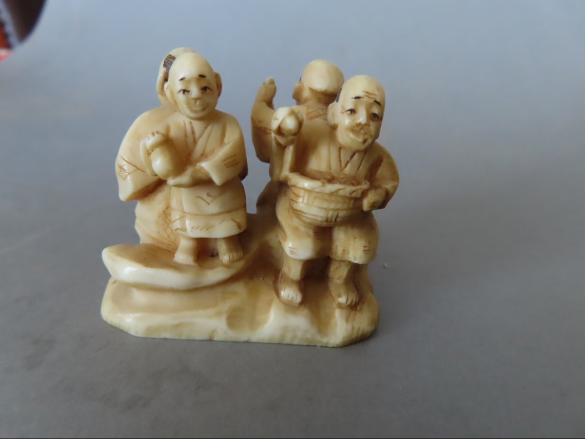 Ivory Netsuke. Street Scene, Vendors. Meiji Period, Japan (1868–1912)-photo-2