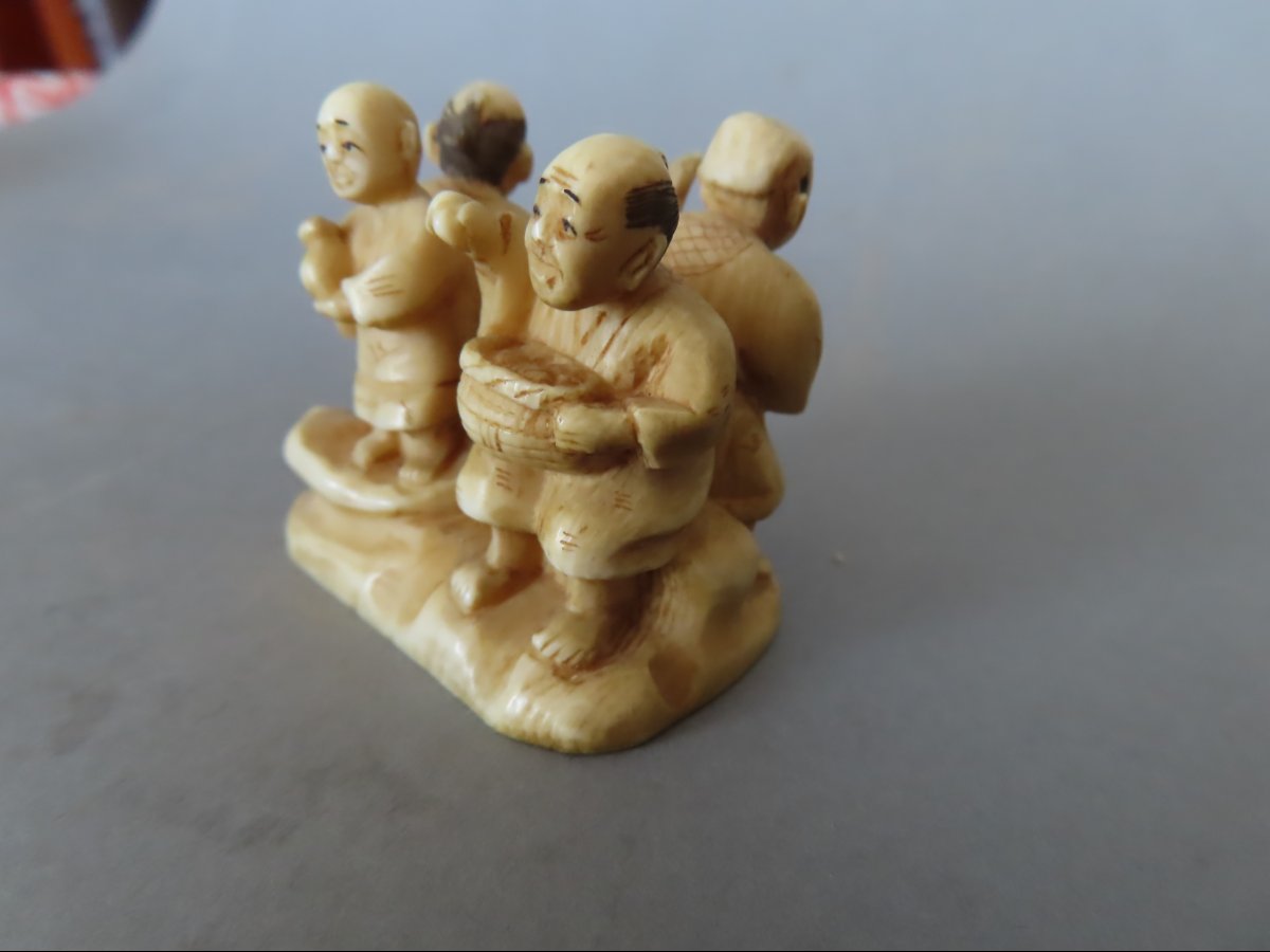 Ivory Netsuke. Street Scene, Vendors. Meiji Period, Japan (1868–1912)