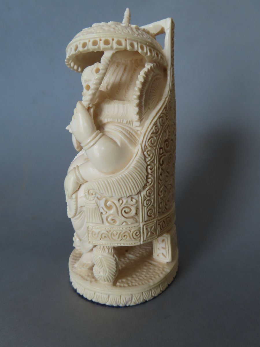 Statuette en ivoire. Le Dieu Ganesh sur son trône. Inde 1920-30.-photo-3