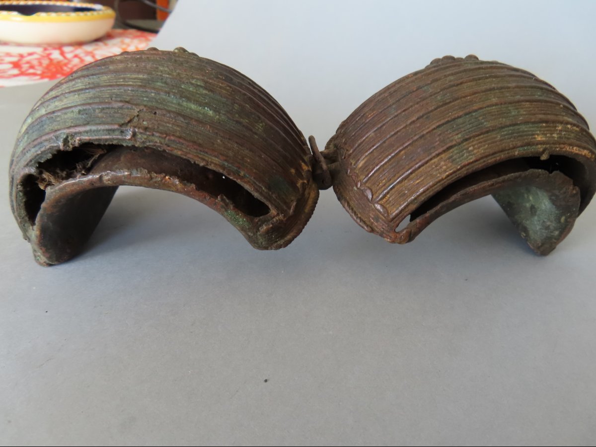 Bracelet d'esclave en bronze. Afrique.-photo-1
