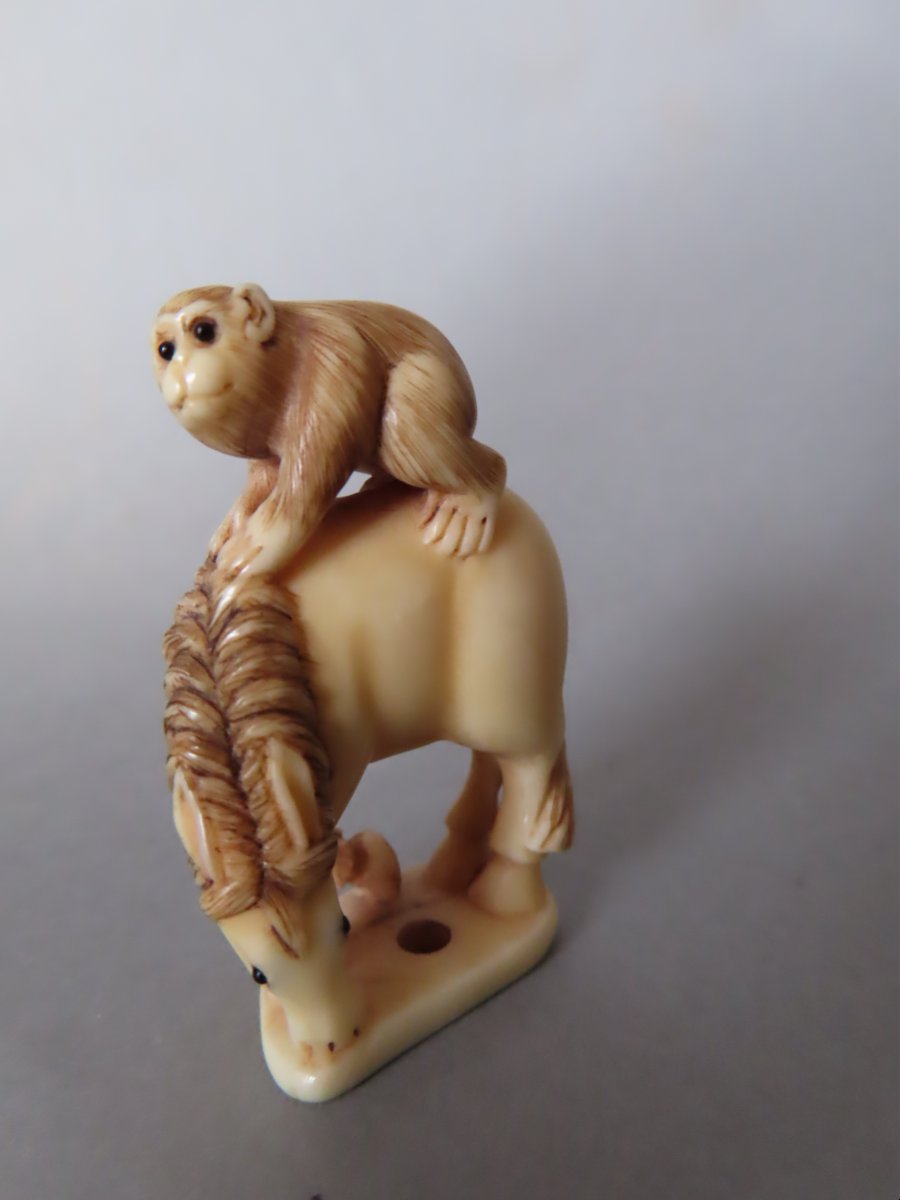 Ivory Netsuke. Monkey On A Horse. Japan, Taisho Period (1912–1928)-photo-2