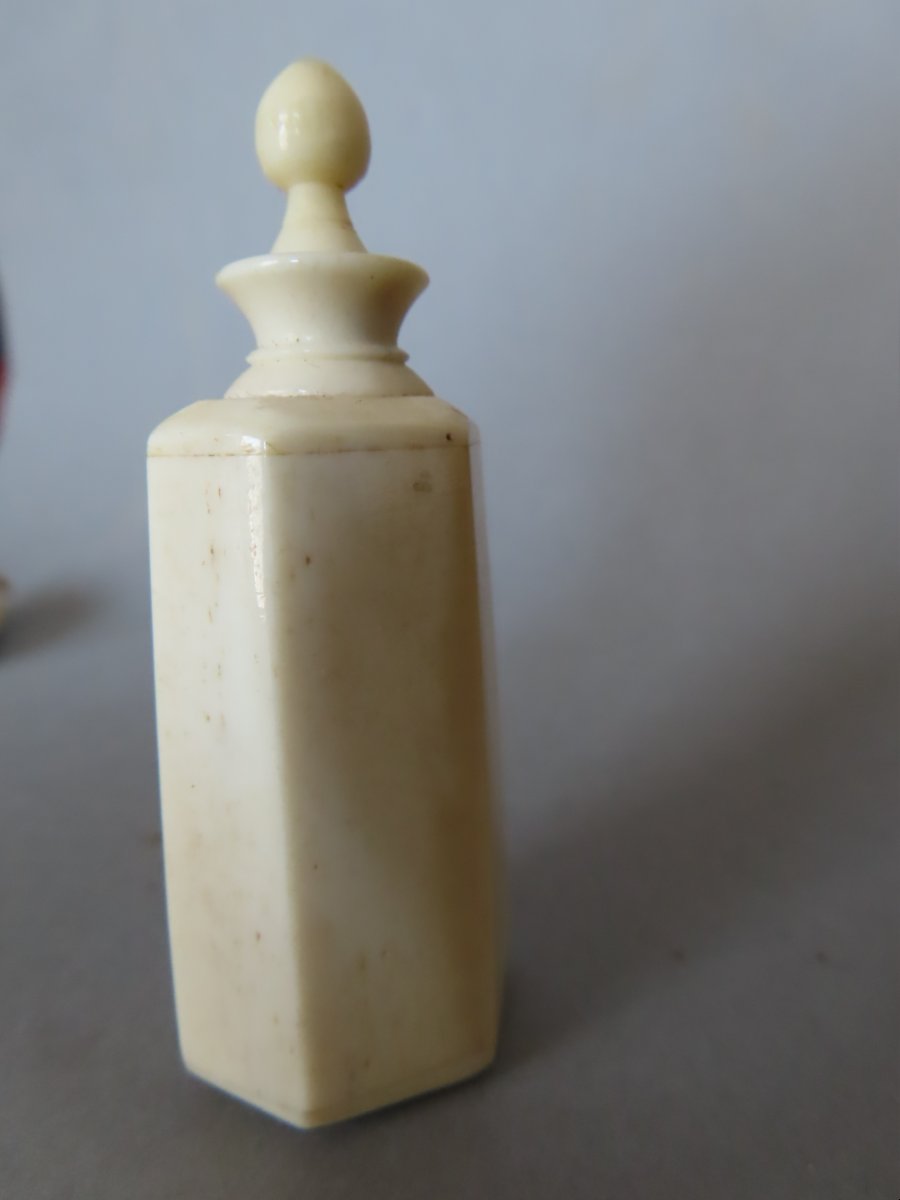 Proantic: Ivory Snuffbox. China, 1920s–1930s.