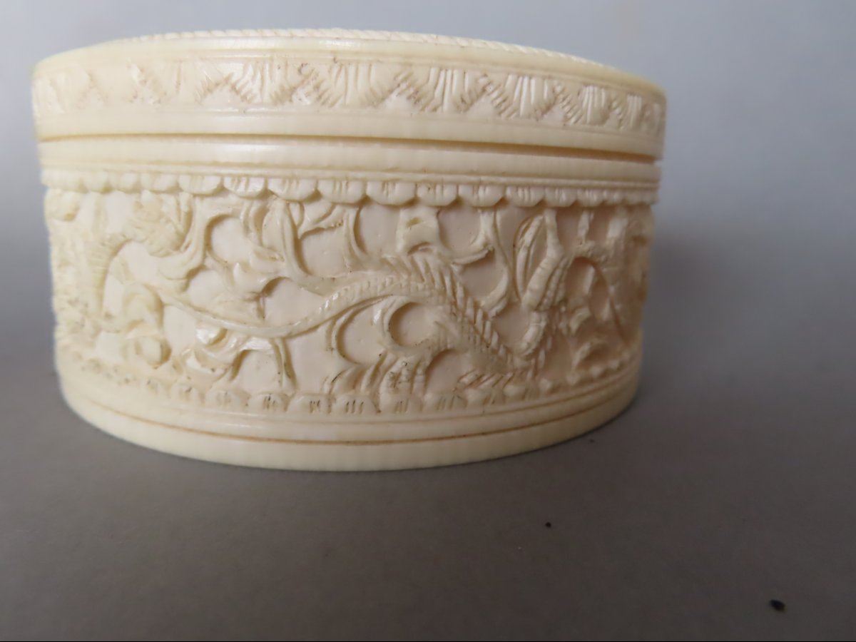 Ivory Powder Compact With Dragons. China, 1920s–1930s.-photo-2