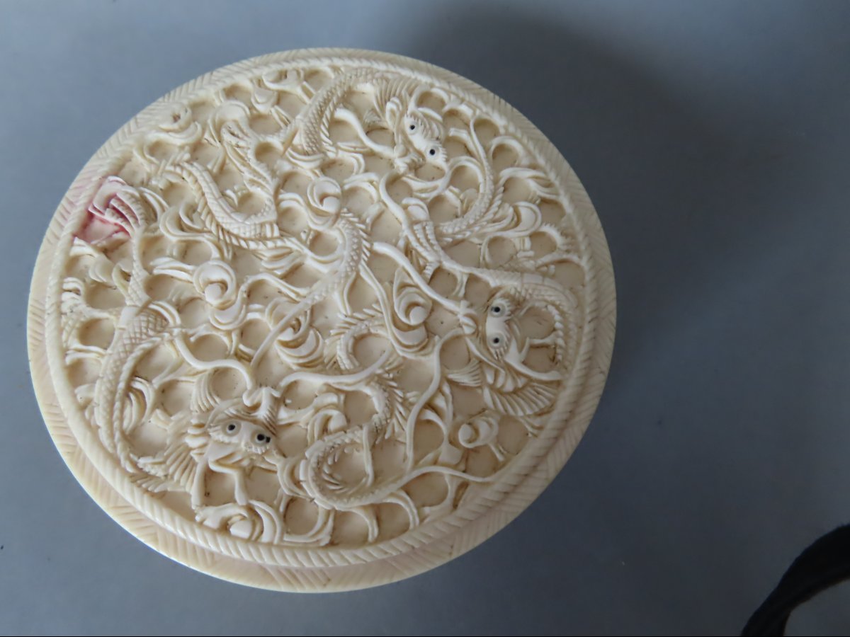 Ivory Powder Compact With Dragons. China, 1920s–1930s.-photo-3