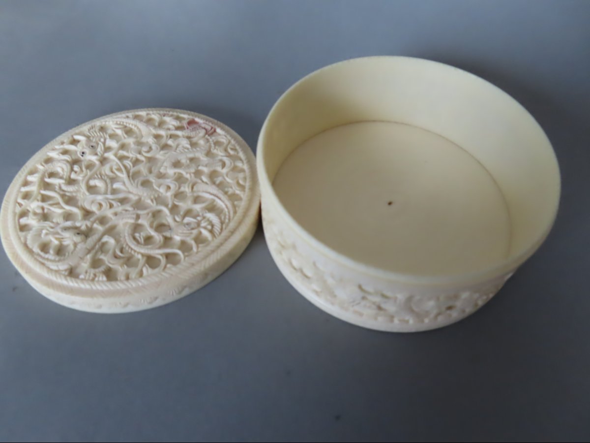 Ivory Powder Compact With Dragons. China, 1920s–1930s.-photo-1