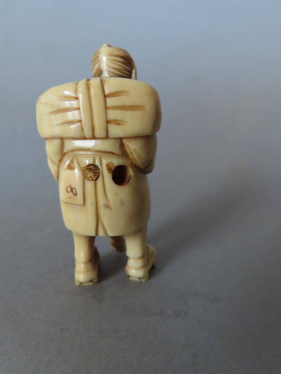 Ivory Netsuke. The Kiseru Smoker. Meiji Period, Japan (1868–1912)-photo-3
