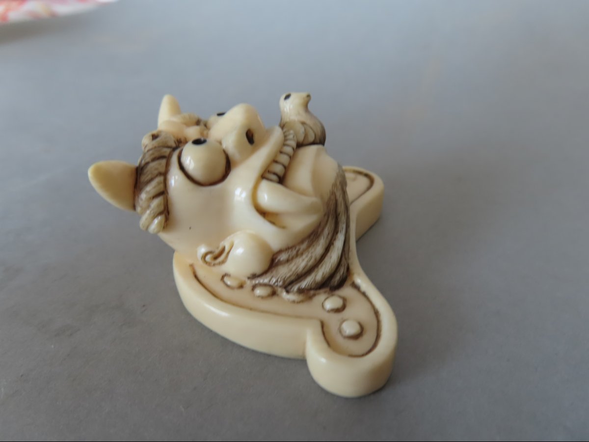 Netsuke en ivoire.  Oni affamé. Japon époque Taisho (1912-1928 )-photo-4