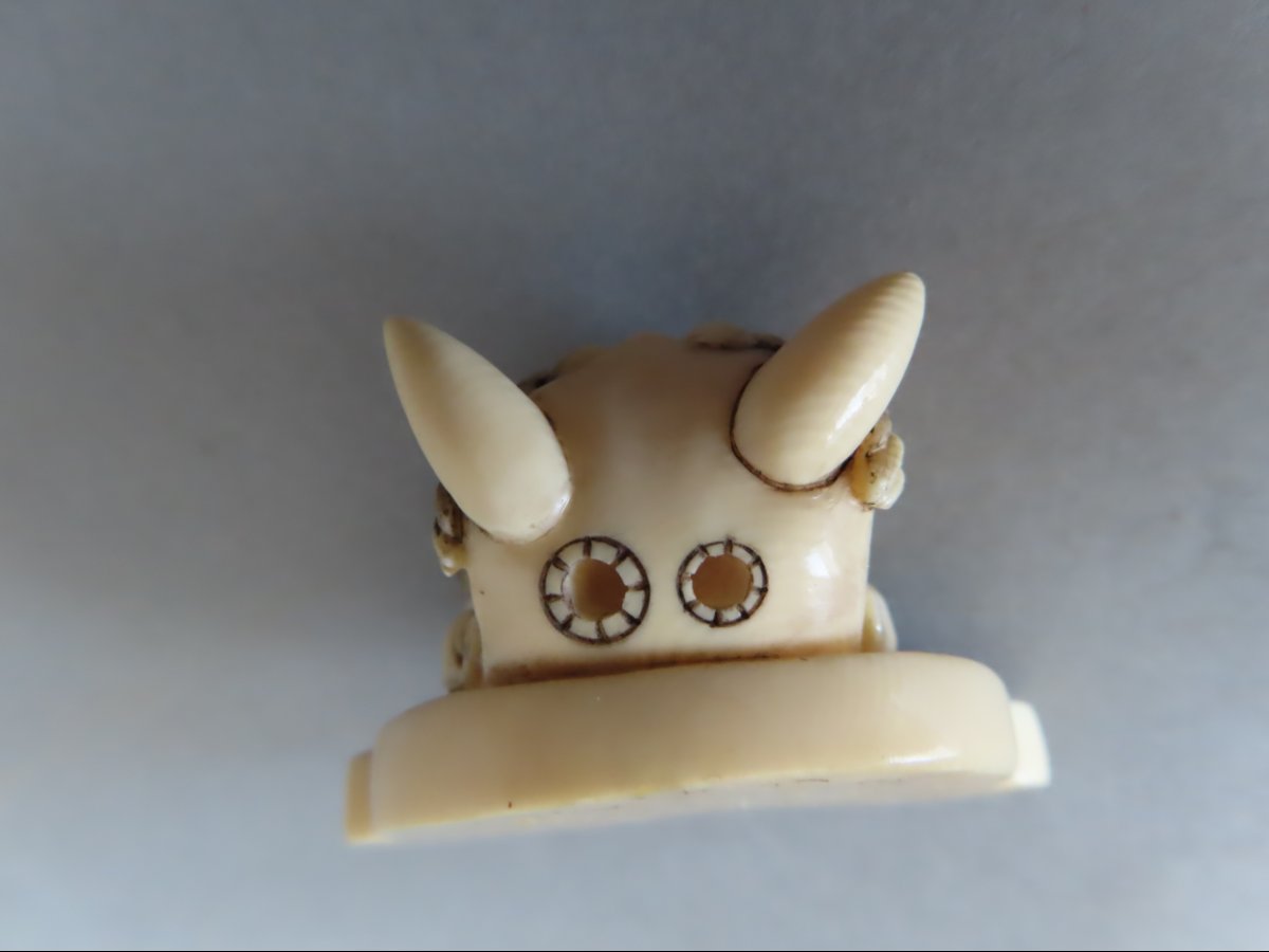 Netsuke en ivoire.  Oni affamé. Japon époque Taisho (1912-1928 )-photo-2