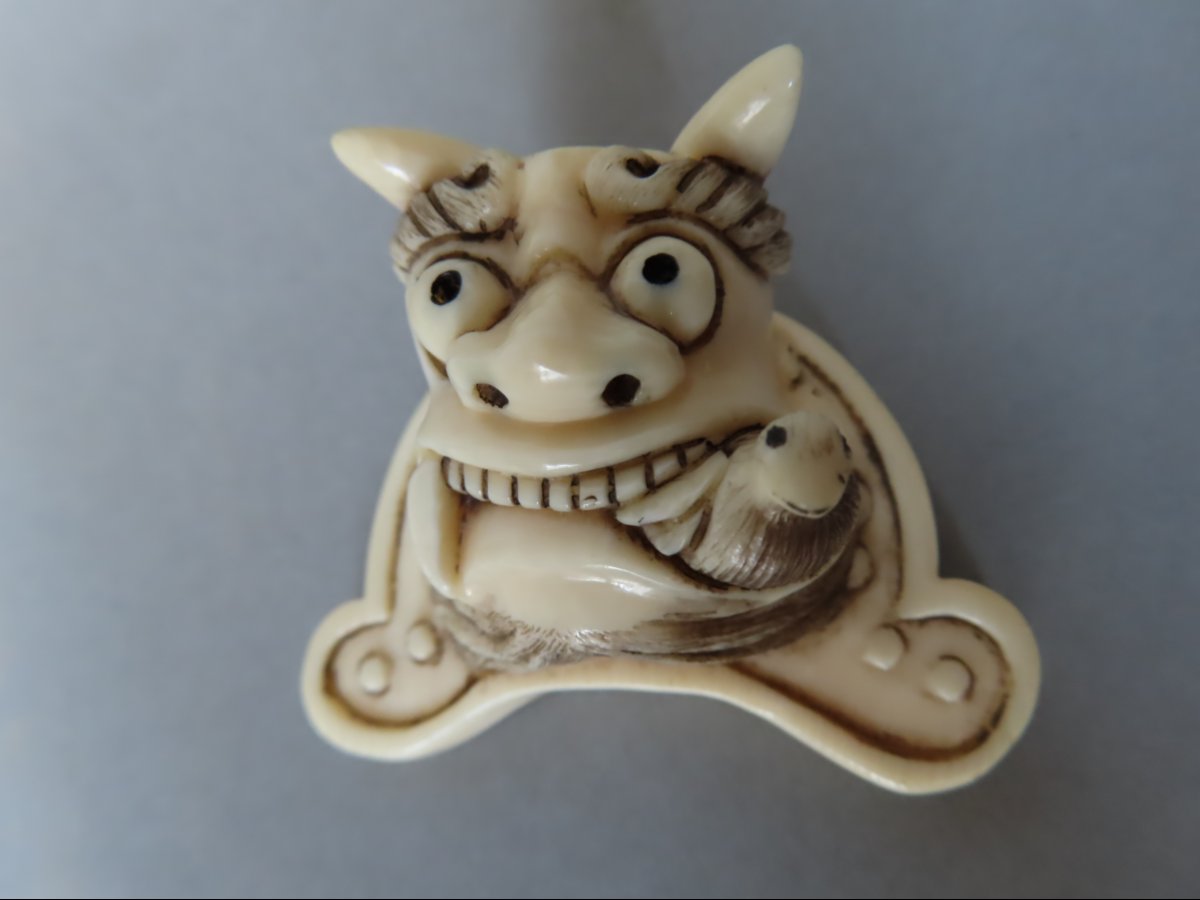 Netsuke en ivoire.  Oni affamé. Japon époque Taisho (1912-1928 )-photo-3