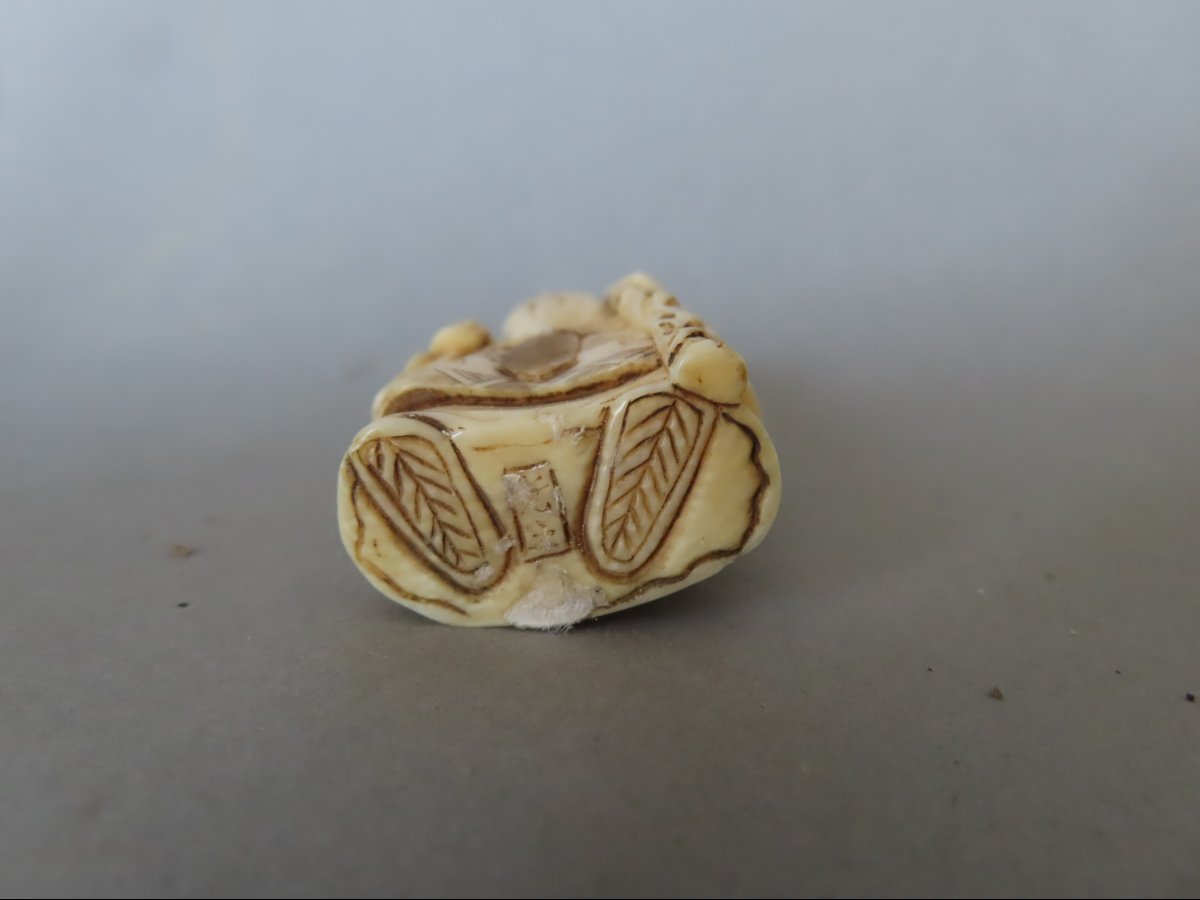 Ivory Netsuke. An Old Man Fishing For Longevity. Meiji Period, Japan (1868–1912)-photo-1