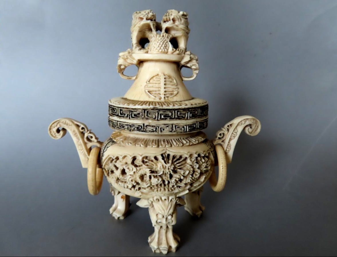 Brûle-parfum en ivoire. Chine 1920-30.