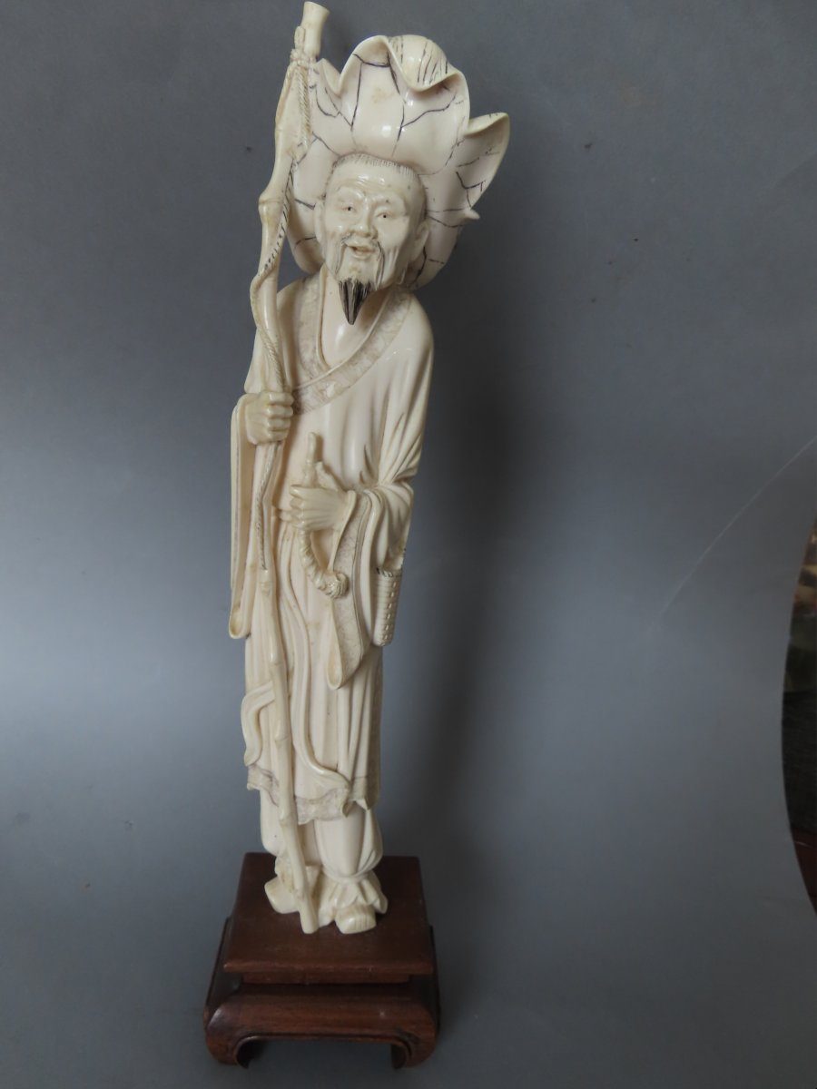 Okimono en ivoire. Grand pêcheur. Chine 1920-30