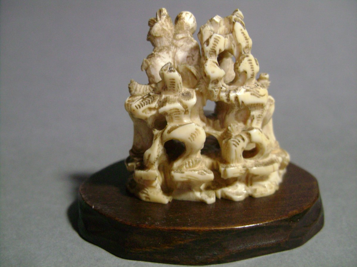 Netsuke In Ivory. Young Women Couple And Karako. Japan Early Meiji Period (1868-1912)-photo-1