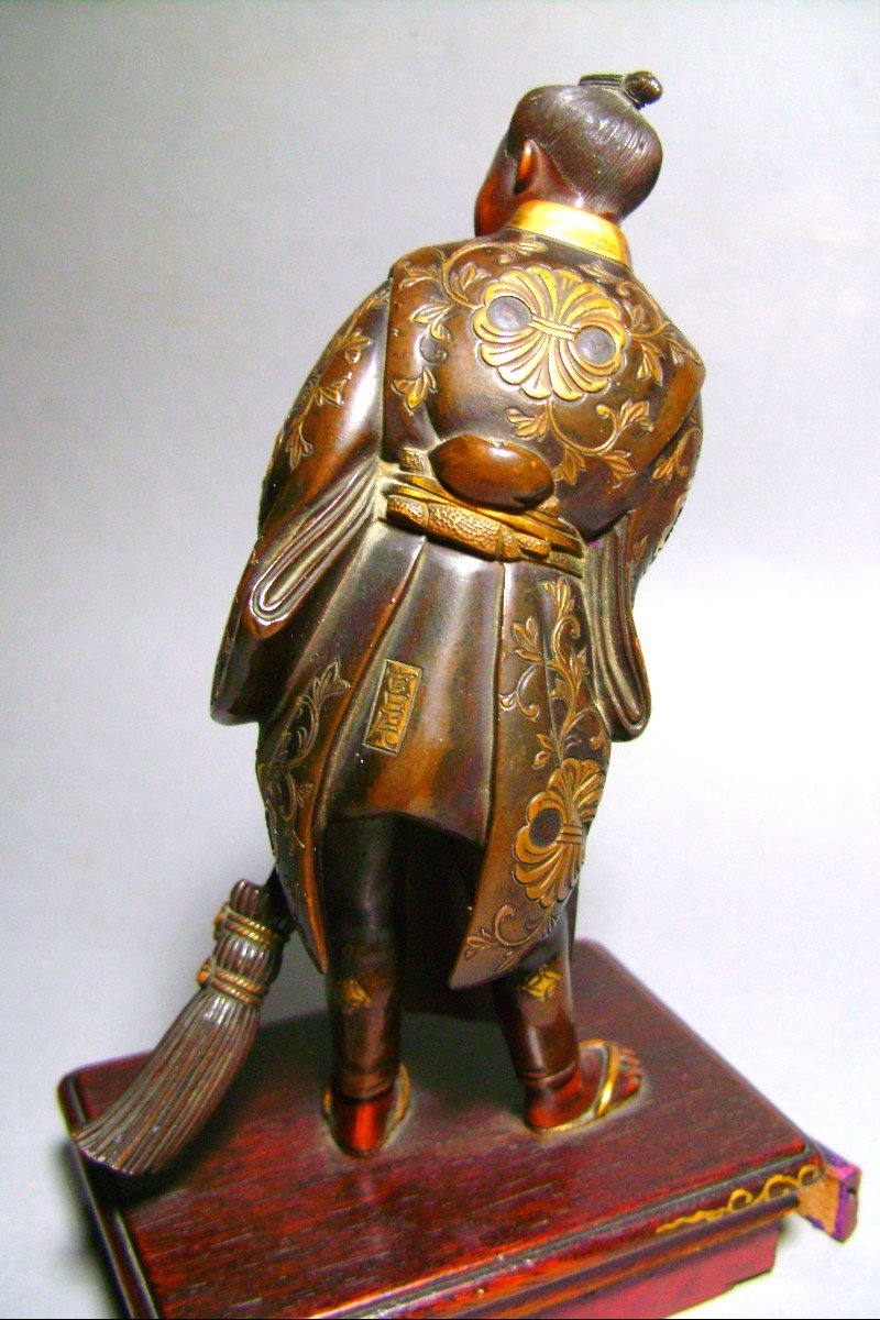 Bronze Okimono. The Sweeper. Signed Miyao. Japan Early Meiji Period (1868-1912)-photo-1